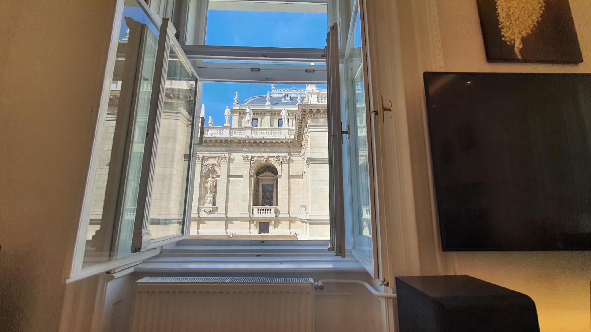 Opera View - Live In Luxury *